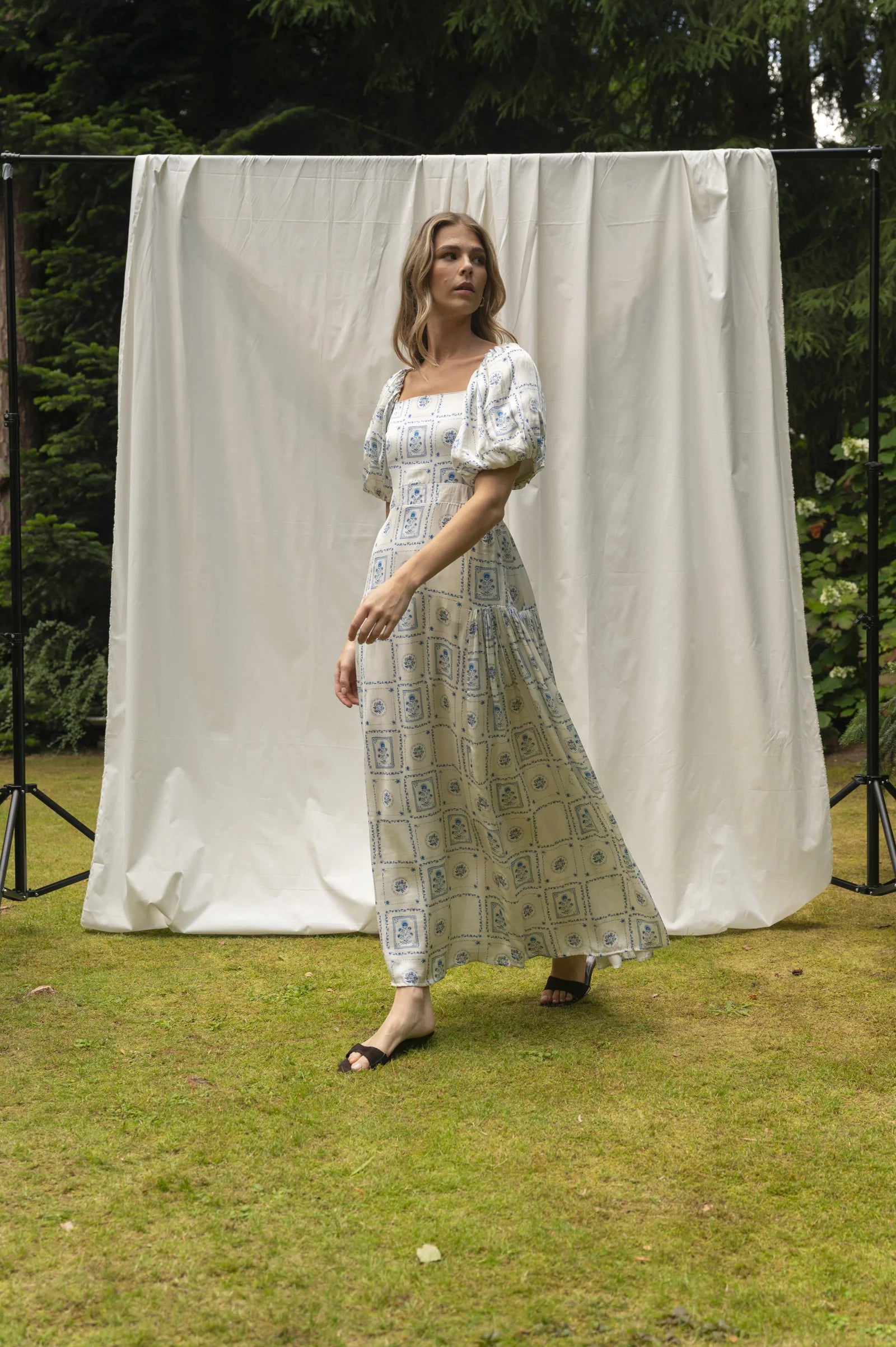 BRDR Chelsa Blue Floral Post Card Dress